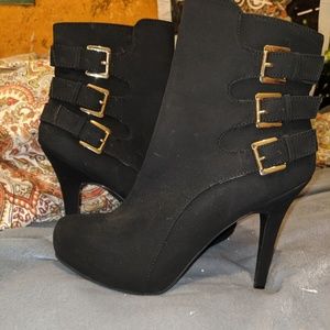 Black heeled boots